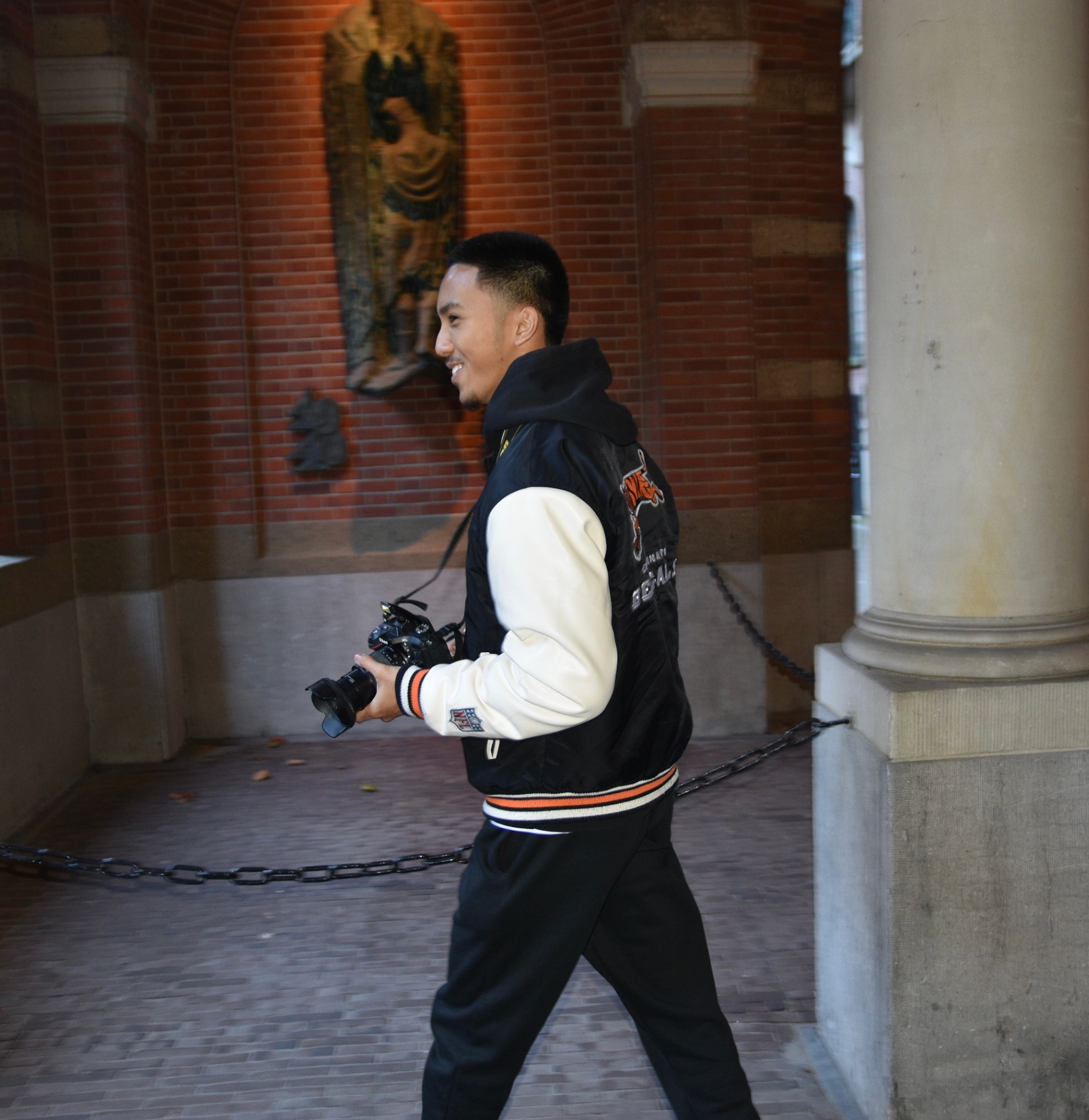 Pharrell — oprichter van VNDR, met camera in hand